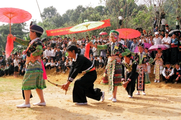 Cho-Tinh-Khau_Vai